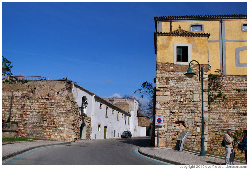 Terroes bizantinas (Byzantine towers), Rua do Castelo.