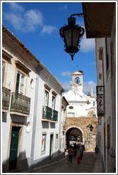 Rua do Munic?o, looking toward Arco do Vila (Town's Arch), one of the entrances to the old city.