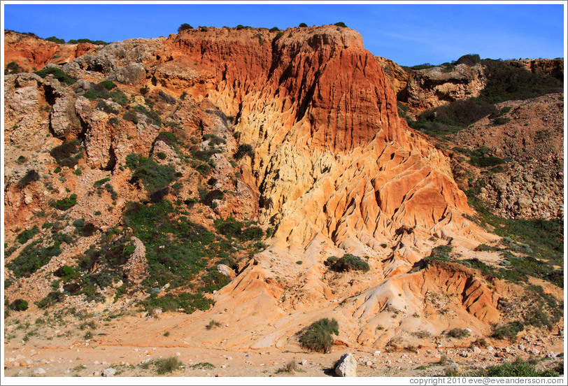 Rocky cliffs, Praia do Tonel (Tonel Beach).