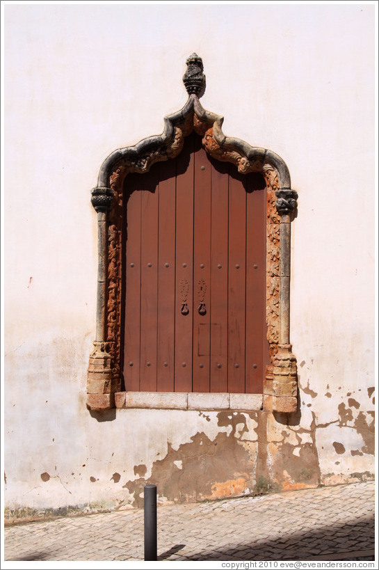 Shuttered window, Rua da S