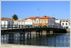 Ponte das For? Armadas (Armed Forces Bridge).