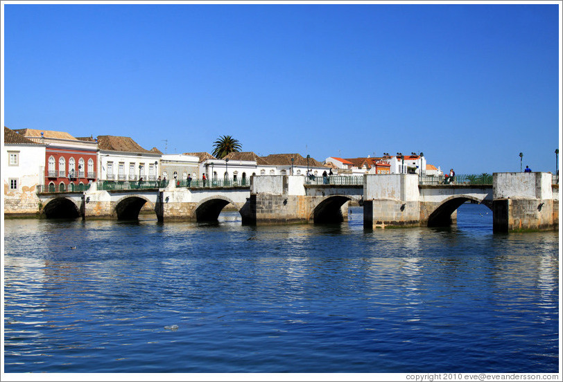 Ponte Romana (Roman Bridge).