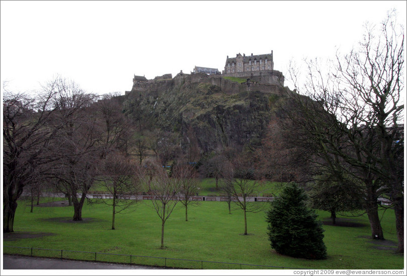 Edinburgh Castle above the Prices Street Gardens.