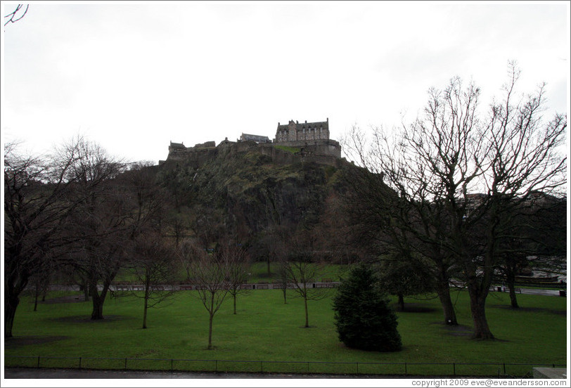 Edinburgh Castle above the Prices Street Gardens.