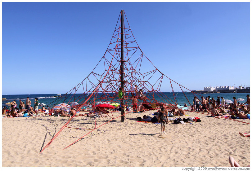 Jungle gym, Nova Ic?a beach.