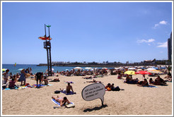 Sign that  says "S?na platja, no pas un cendrer enorme, ok?" ("I'm a beach, not a huge ashtray, ok?").  Nova Ic?a beach.