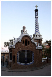 Building that resembles a gingerbread house near main entrance.  Park G?ell.