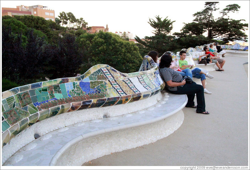 Serpent bench on the central terrace.  Park G?ell.