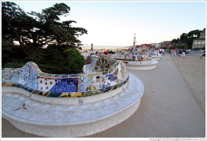 Serpent bench on the central terrace.  Park G?ell.