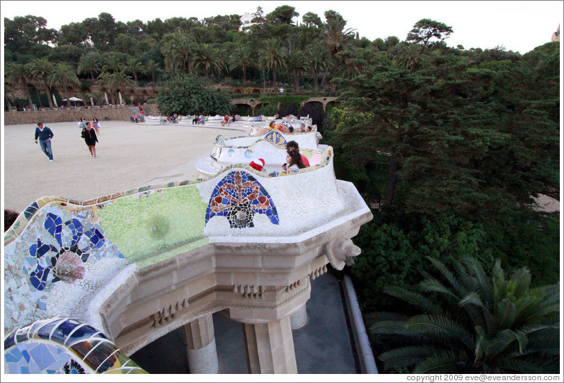 Serpent bench on the central terrace.  Park G?ell.