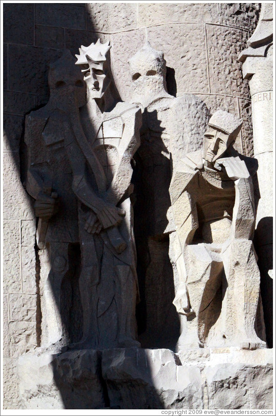 Figures, including Christ and Roman soldiers, by sculptor Josep Maria Subirachs.  Passion fa?e, La Sagrada Fam?a.