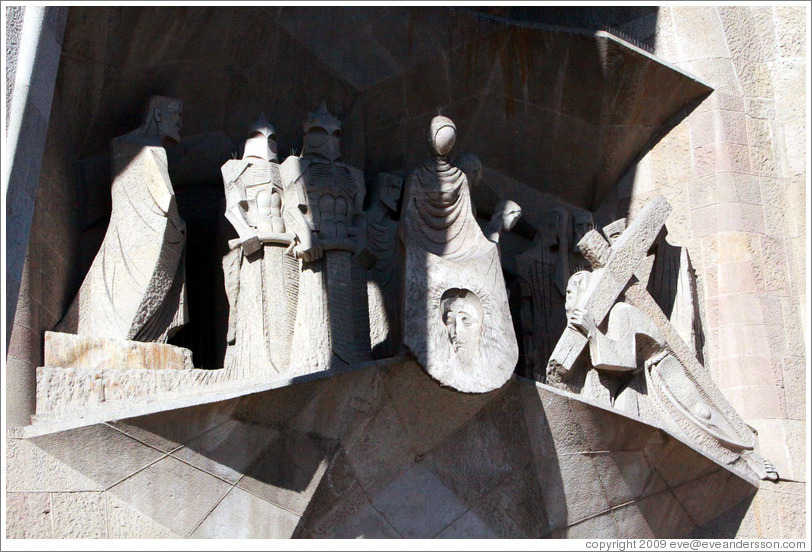 Figures by sculptor Josep Maria Subirachs.  Passion fa?e, La Sagrada Fam?a.