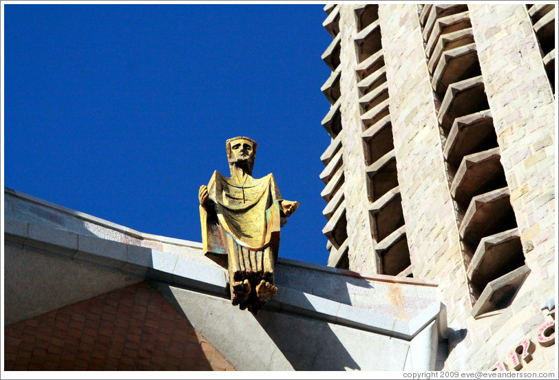 The risen Christ above the Passion fa?e, La Sagrada Fam?a.