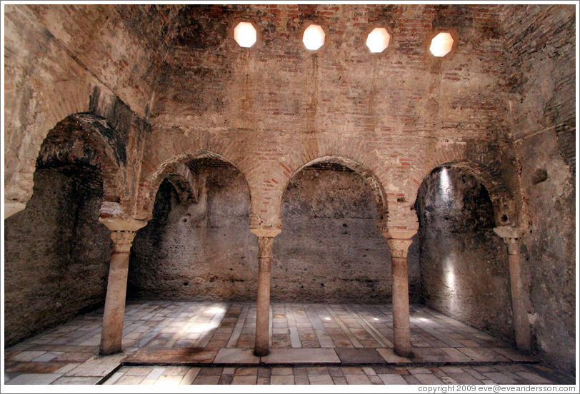 El Ba?o, 11th century Arab baths.  Albaic?