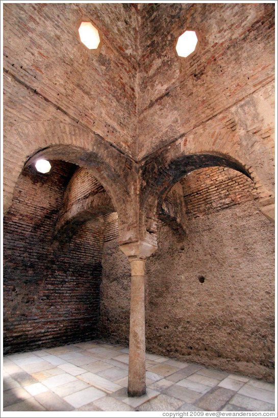 El Ba?o, 11th century Arab baths.  Albaic?