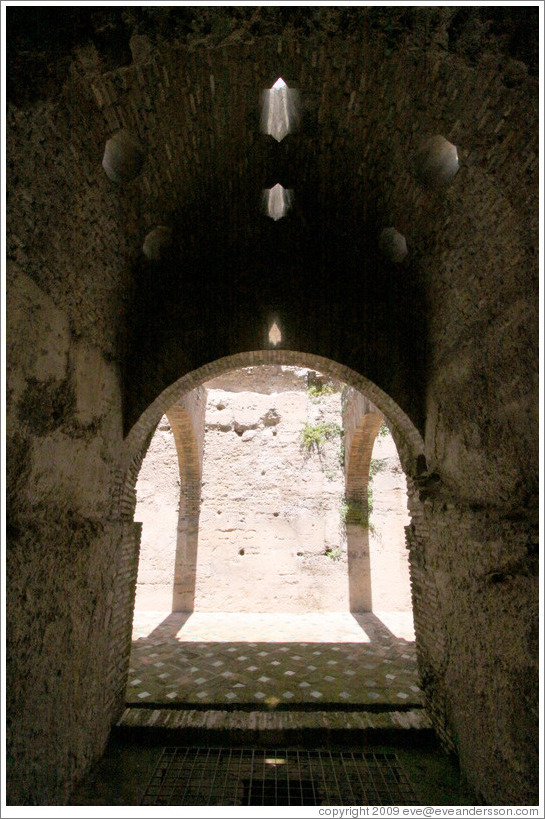 El Ba?o, 11th century Arab baths.  Albaic?