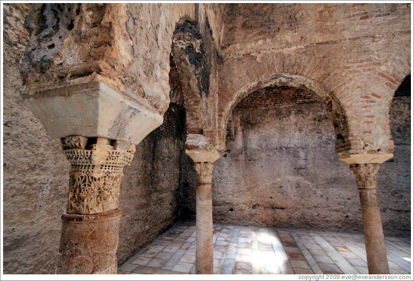 El Ba?o, 11th century Arab baths.  Albaic?