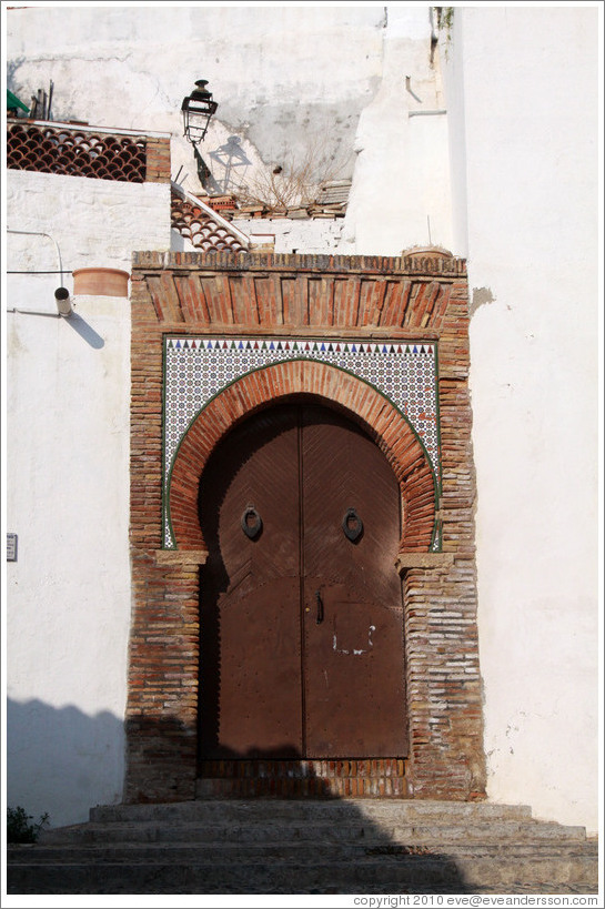 Moorish door. Calle de Cruz de Quir?Albaic?