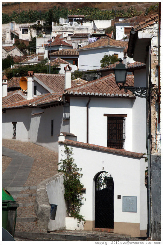 White buildings. Veredilla de San Agust? Albaic?