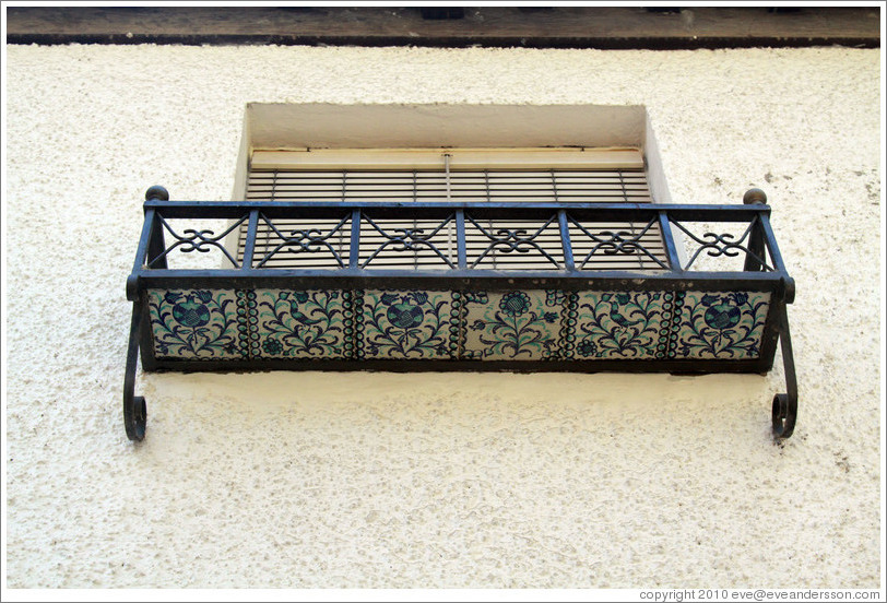 Ceramic window shelf. Veredilla de San Agust? Albaic?