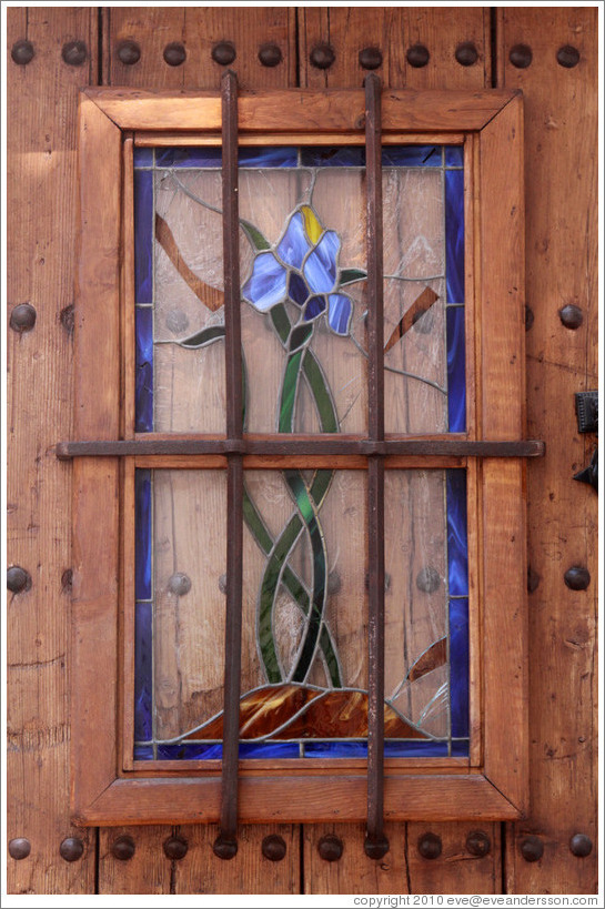 Iris stained glass window. Cuesta de San Agust? Albaic?