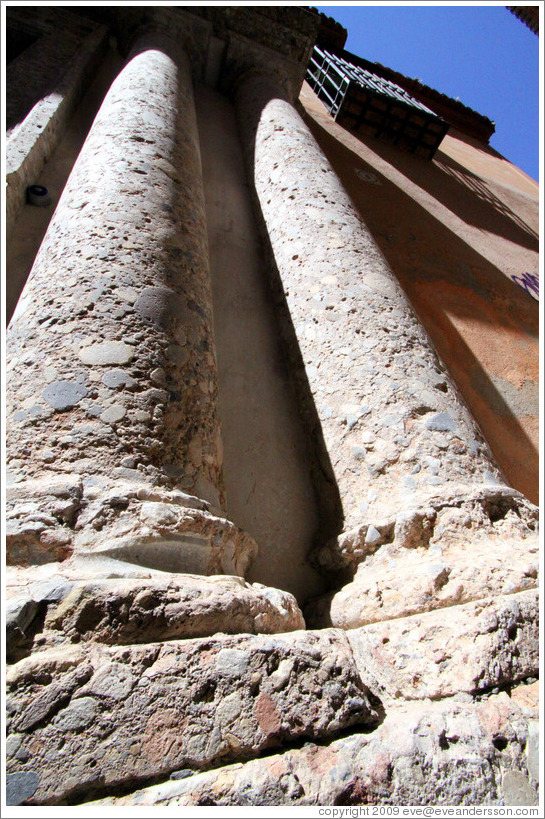 Composite stone columns.  Cuesta Santa In?  Albaic?