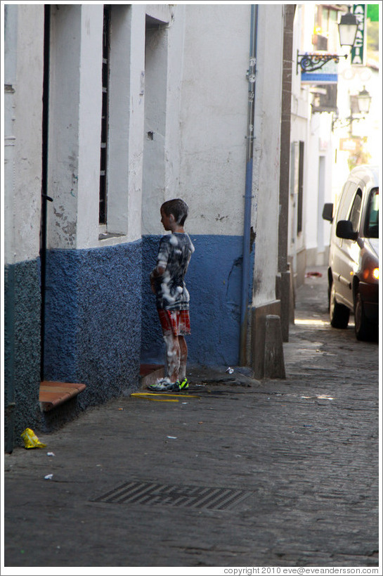 Mysteriously soapy boy near Plaza Larga, Albaic?