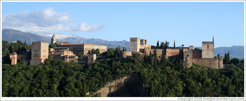 View of the Alhambra from Mirador de San Nicol?(7:38pm).