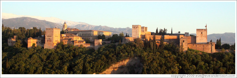 View of the Alhambra from Mirador de San Nicol?(8:40pm).