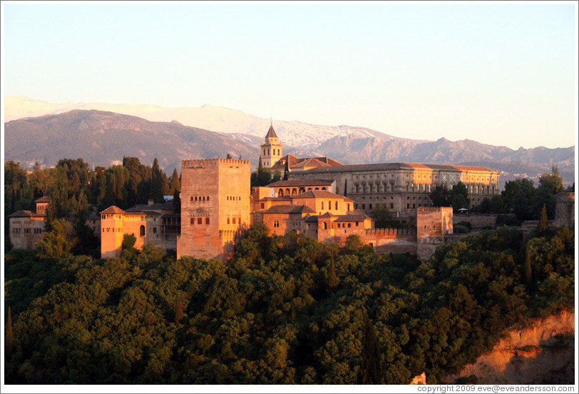 View of the Alhambra from Mirador de San Nicol?(8:45pm).