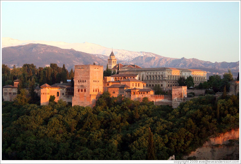 View of the Alhambra from Mirador de San Nicol?(8:50pm).