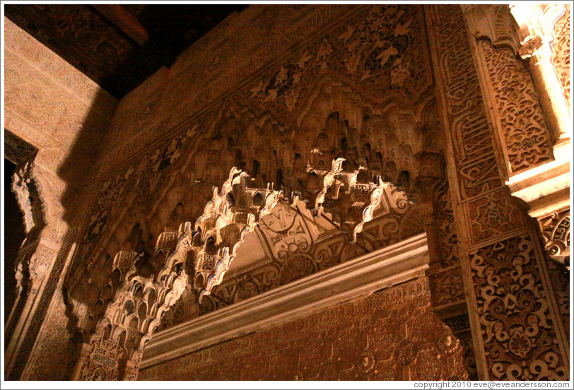 Arch adorned with muqarnas, Patio de los Leones, Nasrid Palace, Alhambra at night.