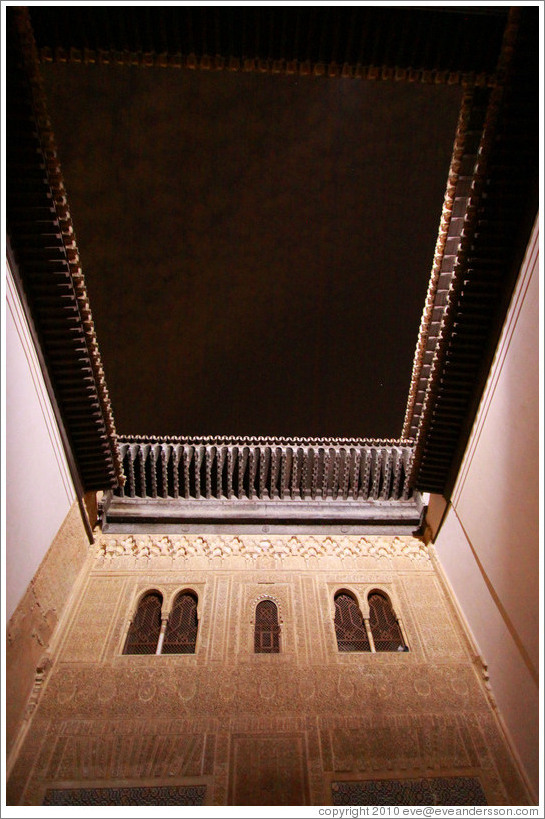 Patio del Cuarto Dorado, Nasrid Palace, Alhambra at night.