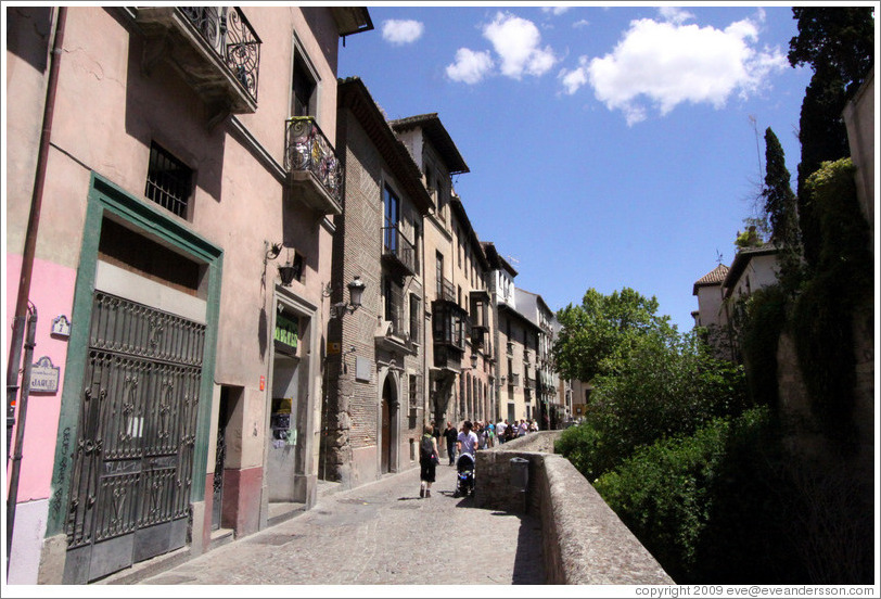 Carrera del Darro.  City center, bordering on Albaic?