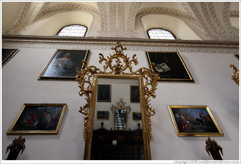 Mirror and symmetry in the Granada Cathedral.