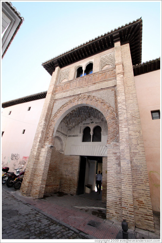 Corral del Carbon (Coal House).  City center.