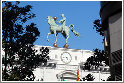 Statue of a horse on a building, Plaza del Carmen, city center.