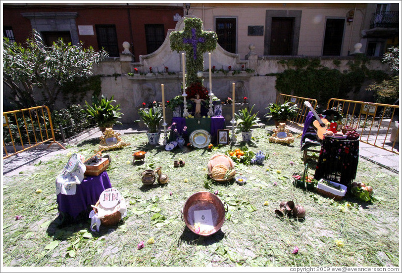 Cross for Fiesta de las Cruces near the Iglesia de San Gil y Santa Ana.  City center.