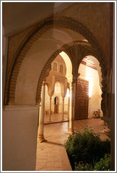 Palacio de Generalife at night.