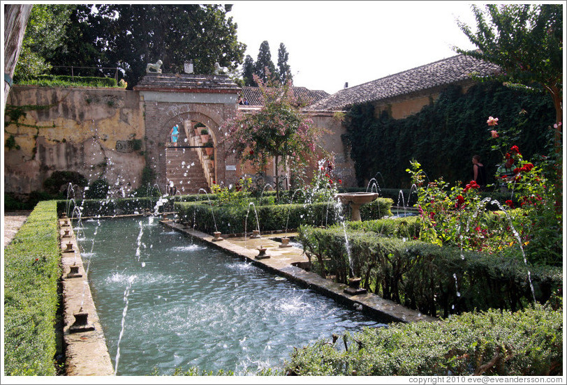 Patio de la Acequia (Court of the Water Channel), Palacio de Generalife.