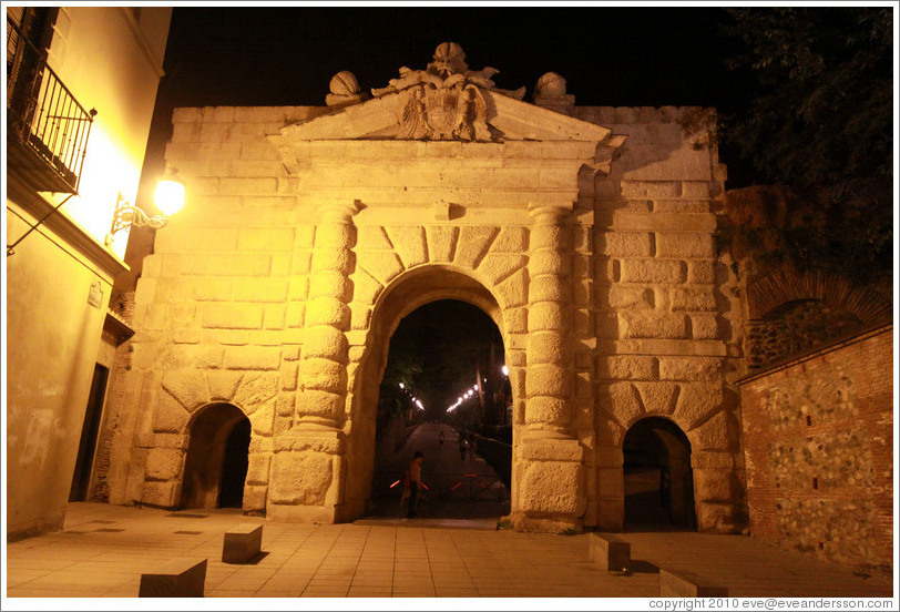 Puerta de las Granadas at night, Cuesta de Gom?z.