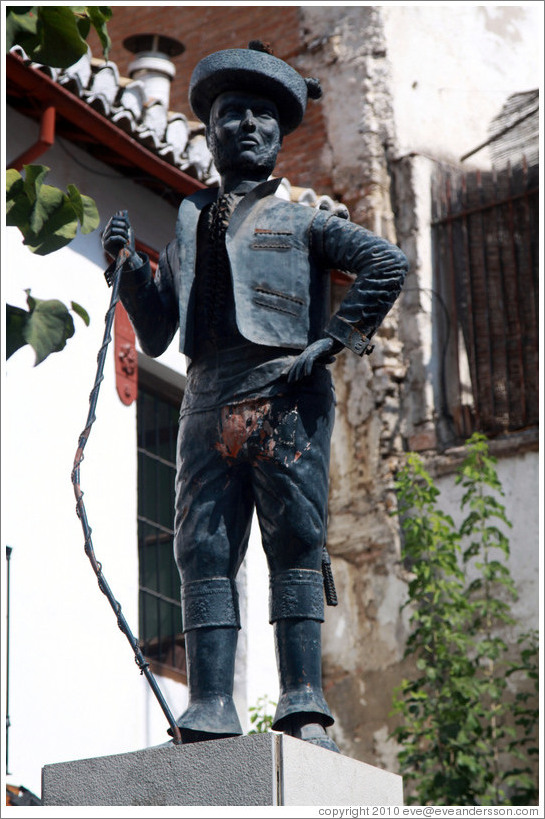 Statue at Calle Peso de Harina, Sacromonte.