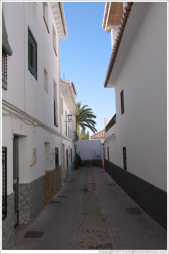 Nig?elas, a small town in Granada province.