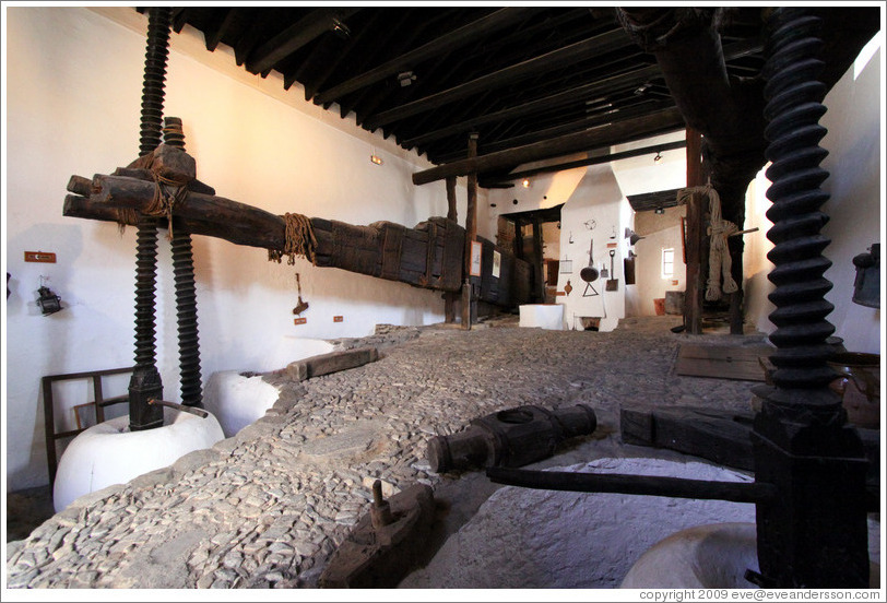 15th century Moorish olive oil mill, used by the town of Nig?elas until 1920.