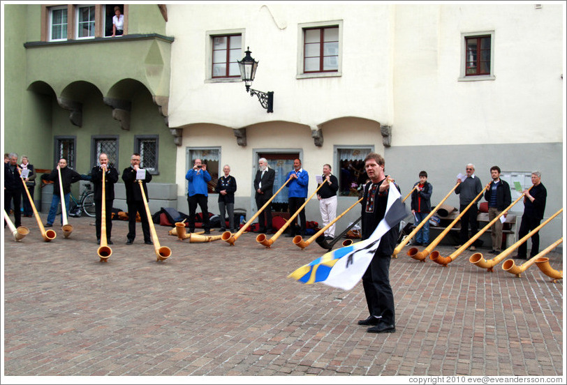 Alphorn players, Arcas, Old Town, Chur.