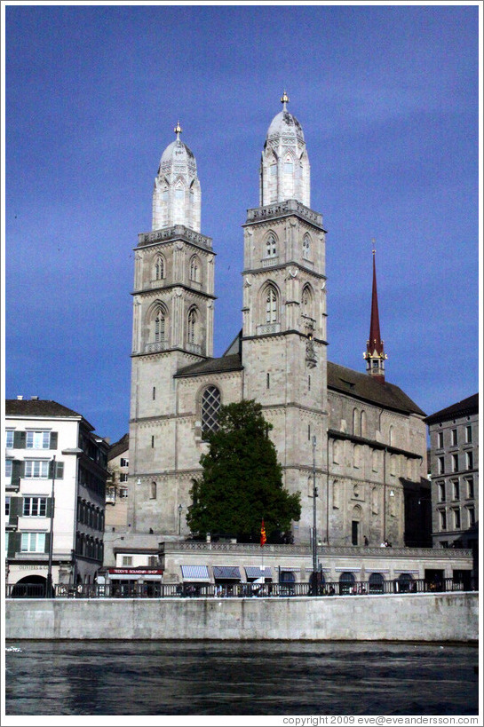 Grossm?nster (Great Church), built in the 12th century.  Altstadt (Old Town).