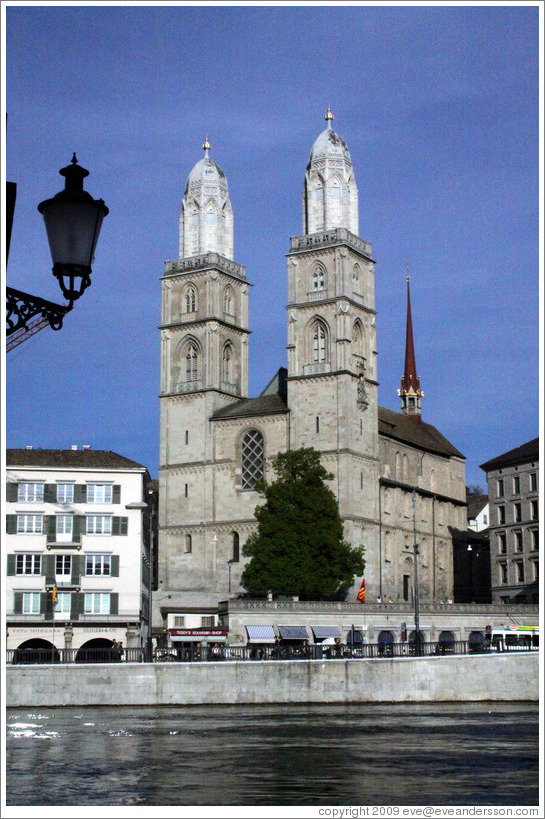 Grossm?nster (Great Church), built in the 12th century.  Altstadt (Old Town).