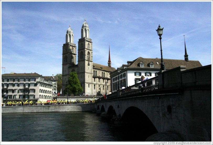 Grossm?nster (Great Church), built in the 12th century, and M?nsterbr?cke.  Altstadt (Old Town).