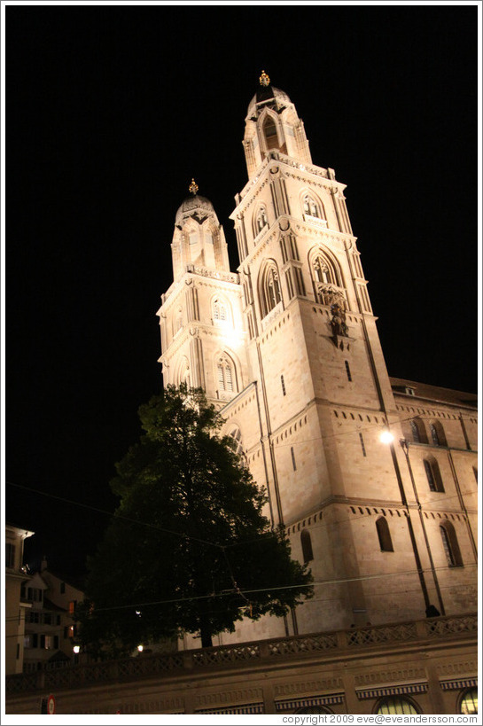 Grossm?nster (Great Church) at night.  Built in the 12th century.  Altstadt (Old Town).