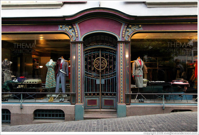 Shop door on Spiegelgasse.  Altstadt (Old Town).